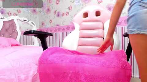 emily_evans18_ @ chaturbate on 20231220