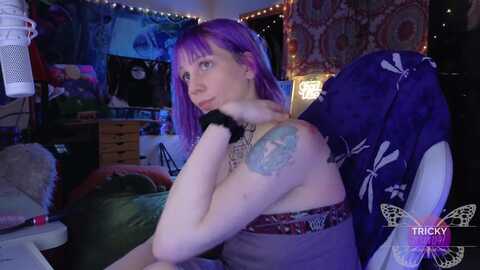 tricky_nymph @ chaturbate on 20231228