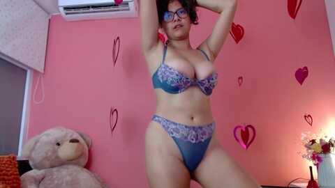 mora_haze @ chaturbate on 20240215